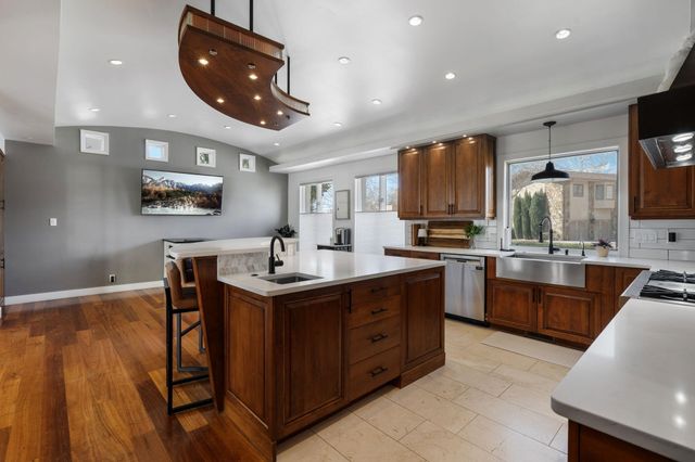 9915 Tanoan Drive NE, Albuquerque, NM 87111