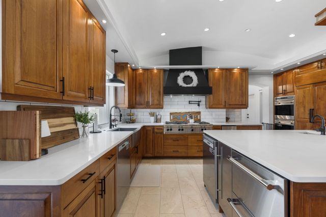 9915 Tanoan Drive NE, Albuquerque, NM 87111