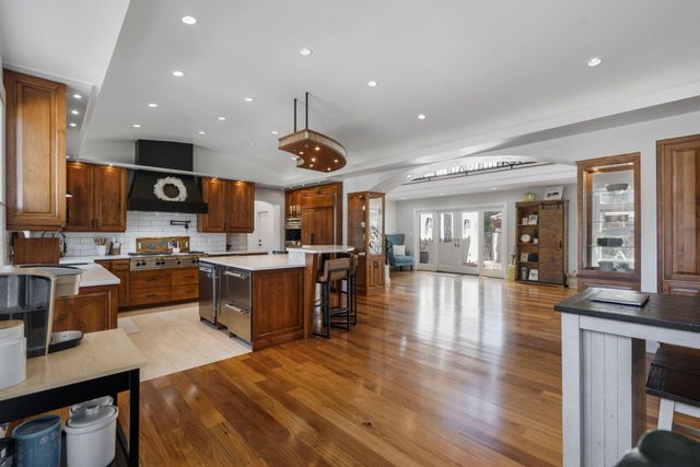 9915 Tanoan Drive NE, Albuquerque, NM 87111