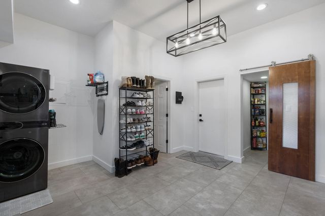 9915 Tanoan Drive NE, Albuquerque, NM 87111