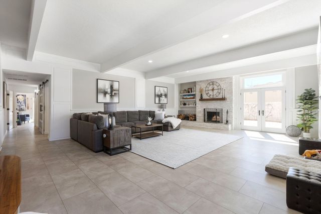 9915 Tanoan Drive NE, Albuquerque, NM 87111