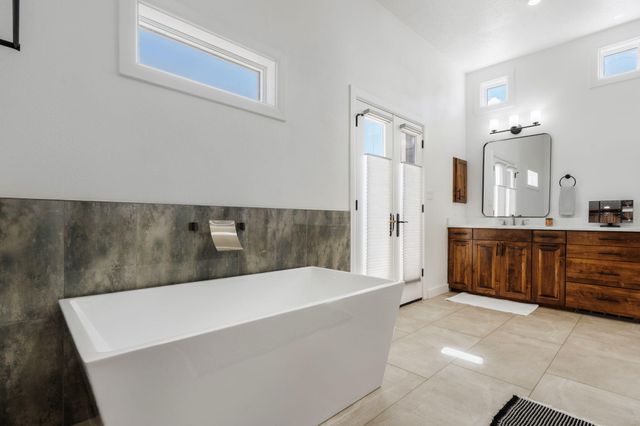 9915 Tanoan Drive NE, Albuquerque, NM 87111