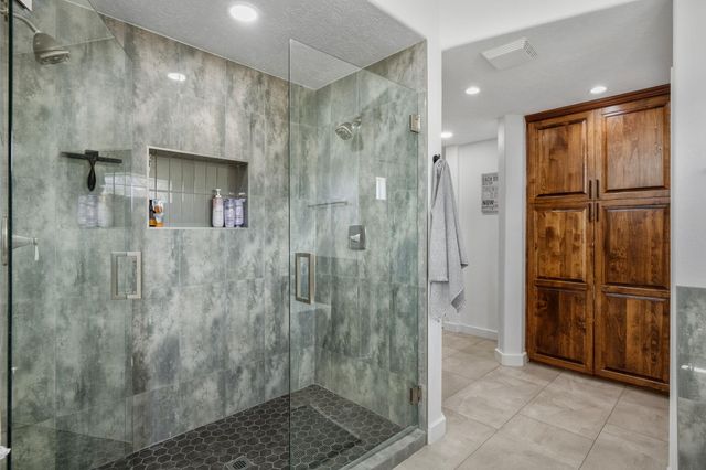 9915 Tanoan Drive NE, Albuquerque, NM 87111