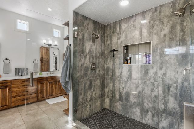 9915 Tanoan Drive NE, Albuquerque, NM 87111