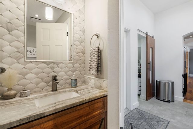 9915 Tanoan Drive NE, Albuquerque, NM 87111