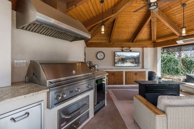 9915 Tanoan Drive NE, Albuquerque, NM 87111