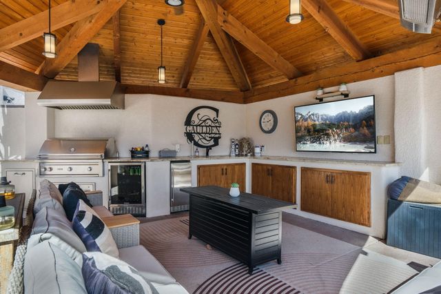 9915 Tanoan Drive NE, Albuquerque, NM 87111