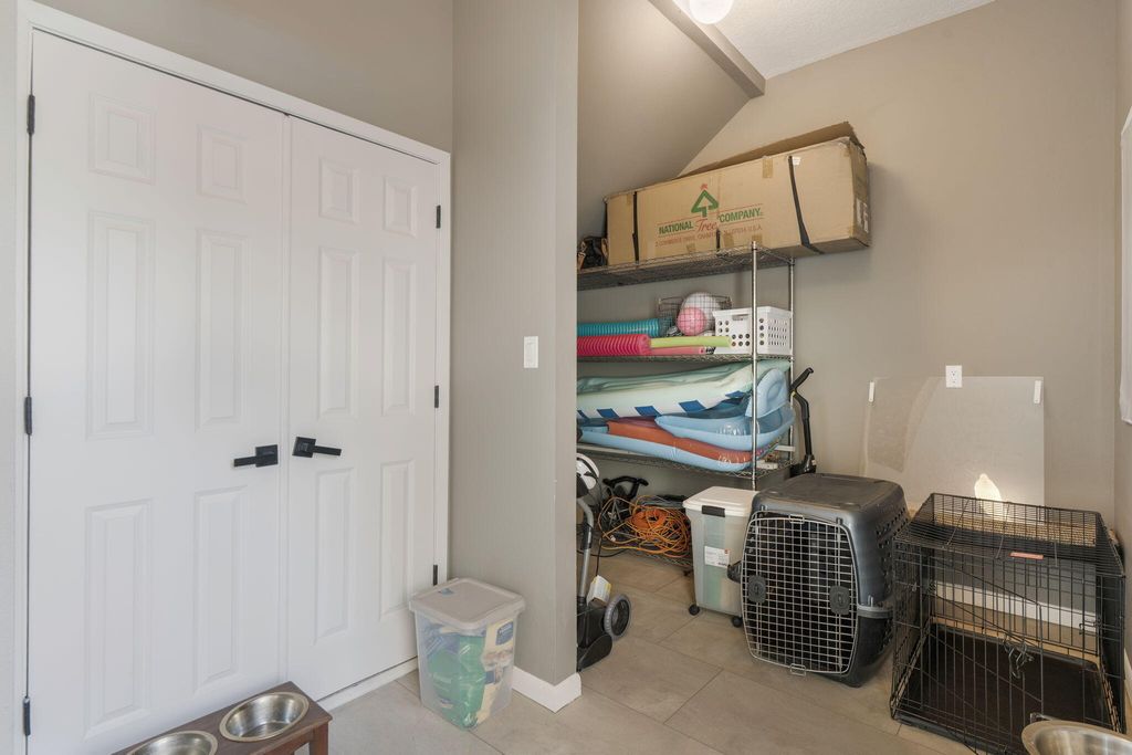 Image 100 of property listing at 9915 Tanoan Drive NE, Albuquerque, NM 87111