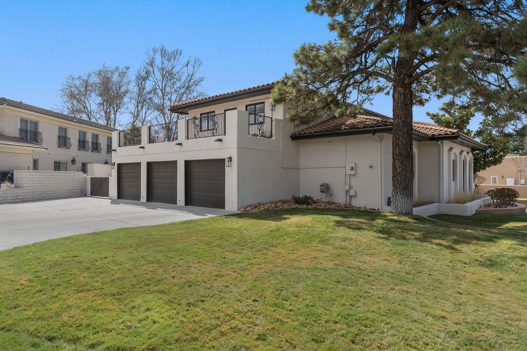 Image 101 of property listing at 9915 Tanoan Drive NE, Albuquerque, NM 87111