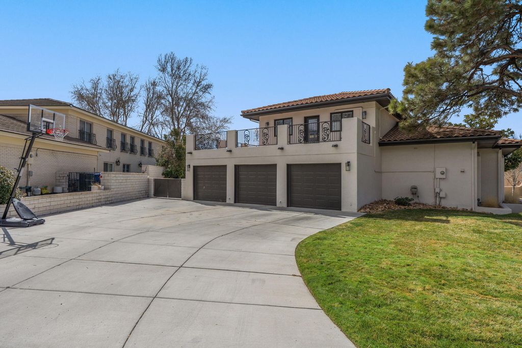 Image 102 of property listing at 9915 Tanoan Drive NE, Albuquerque, NM 87111