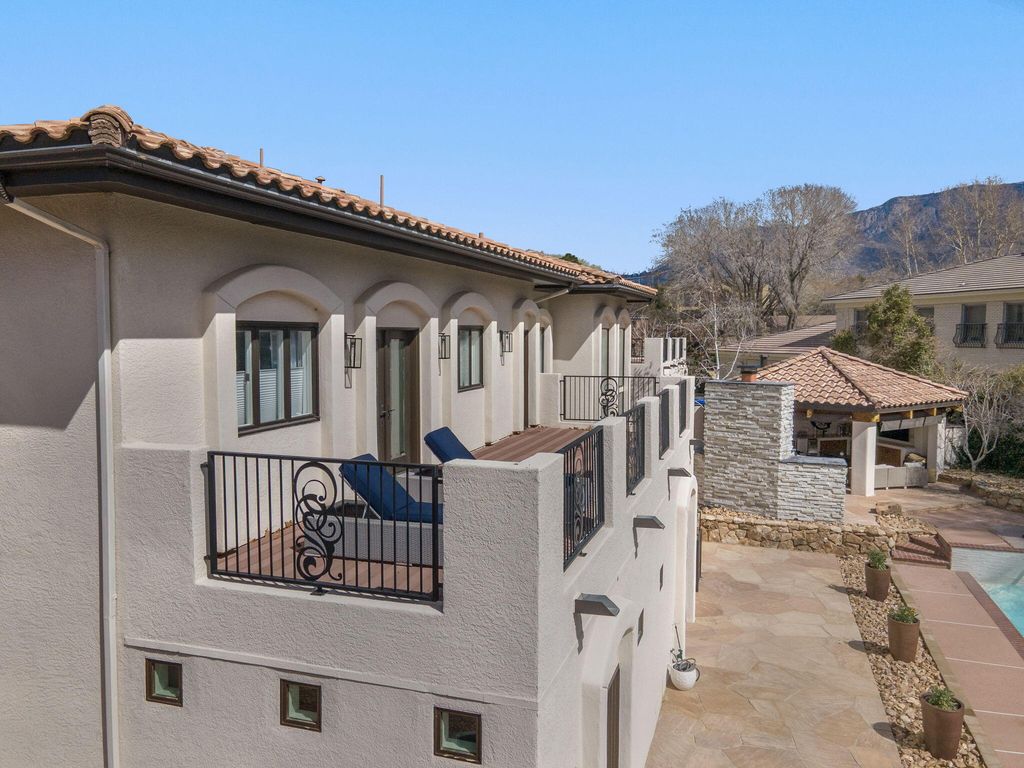 Image 106 of property listing at 9915 Tanoan Drive NE, Albuquerque, NM 87111