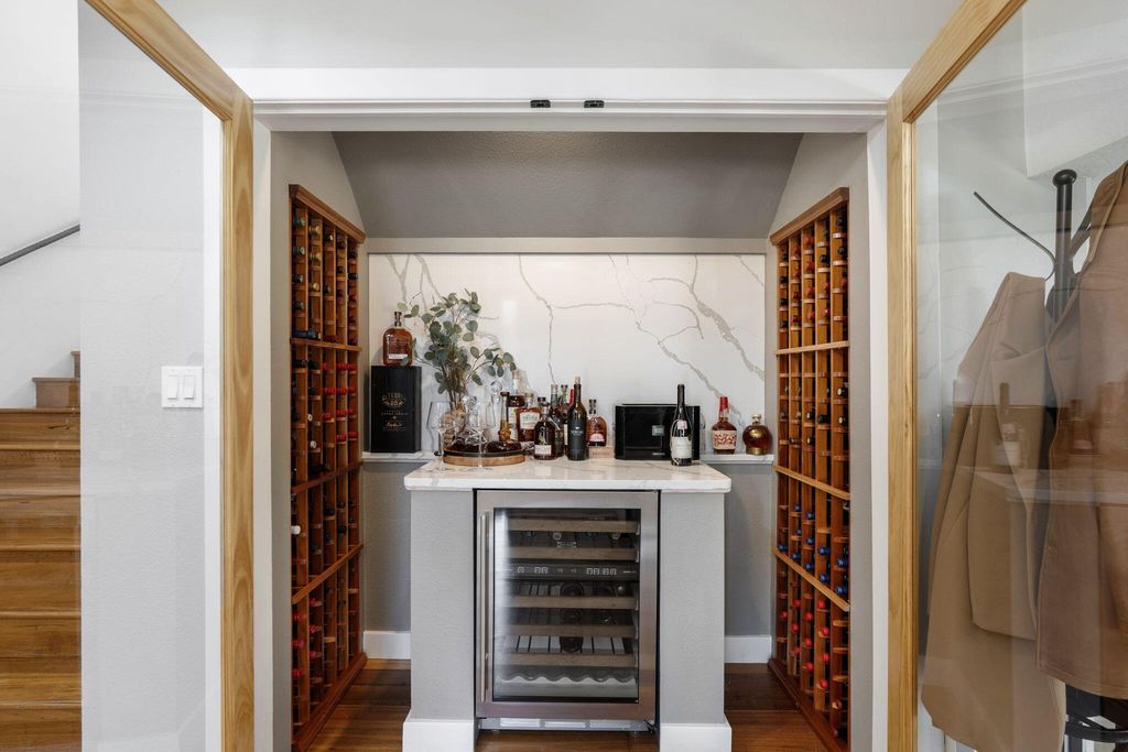 Image 11 of property listing at 9915 Tanoan Drive NE, Albuquerque, NM 87111