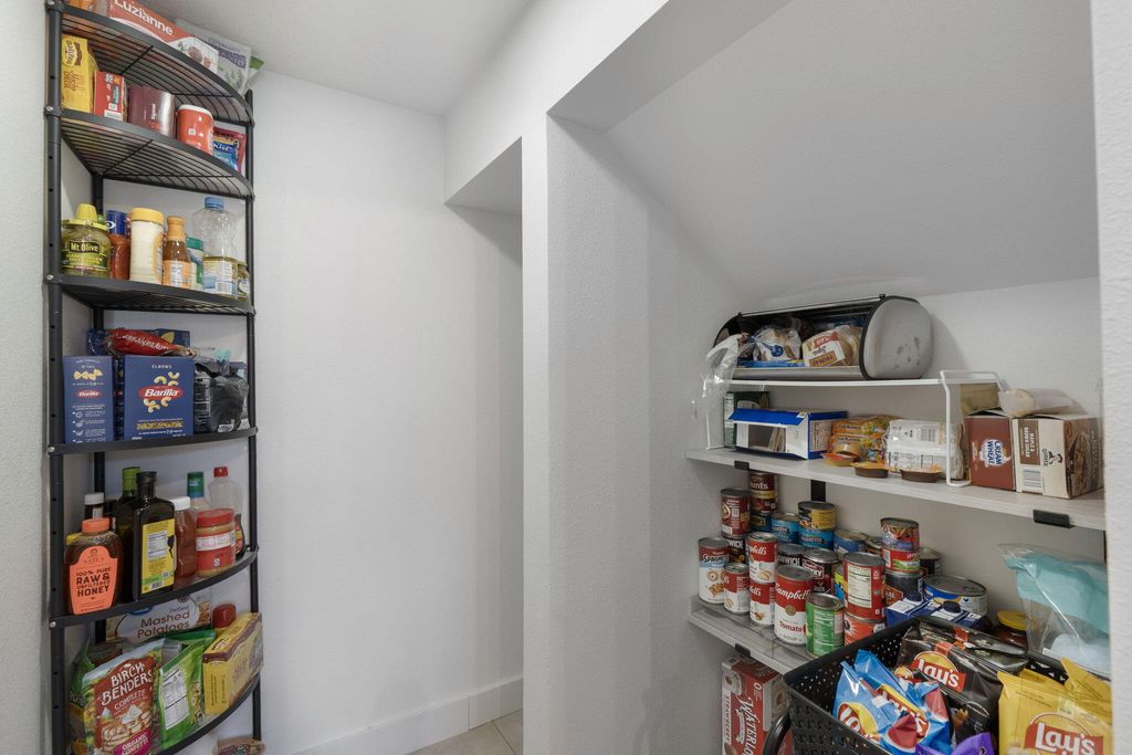 Image 22 of property listing at 9915 Tanoan Drive NE, Albuquerque, NM 87111