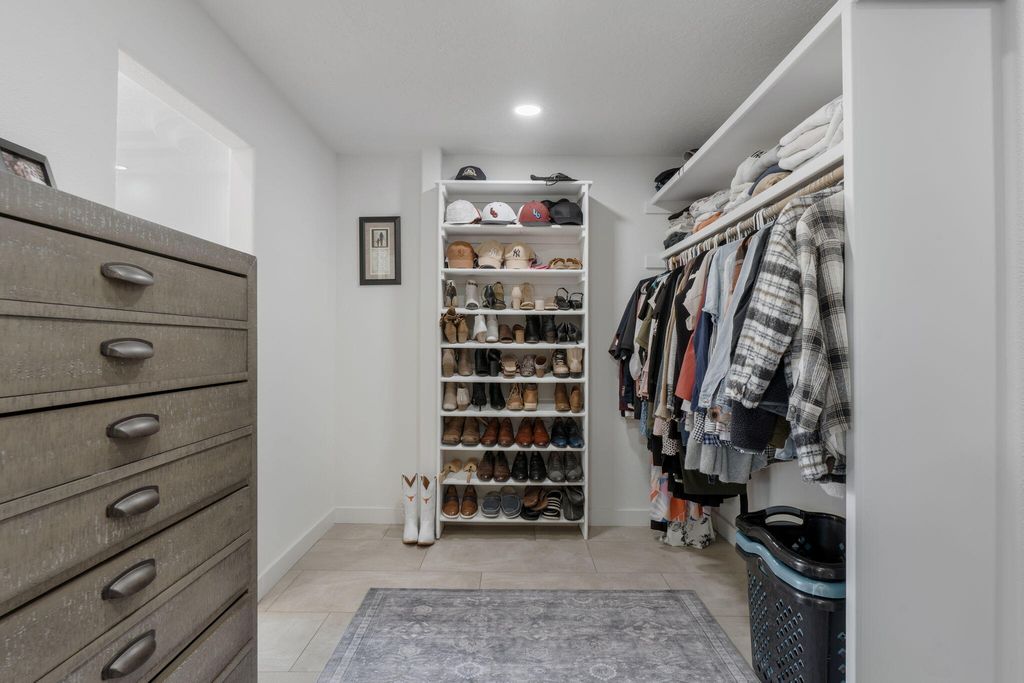 Image 42 of property listing at 9915 Tanoan Drive NE, Albuquerque, NM 87111