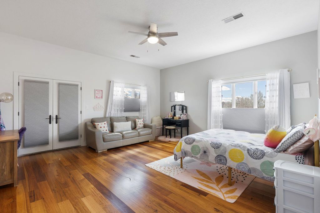 Image 46 of property listing at 9915 Tanoan Drive NE, Albuquerque, NM 87111