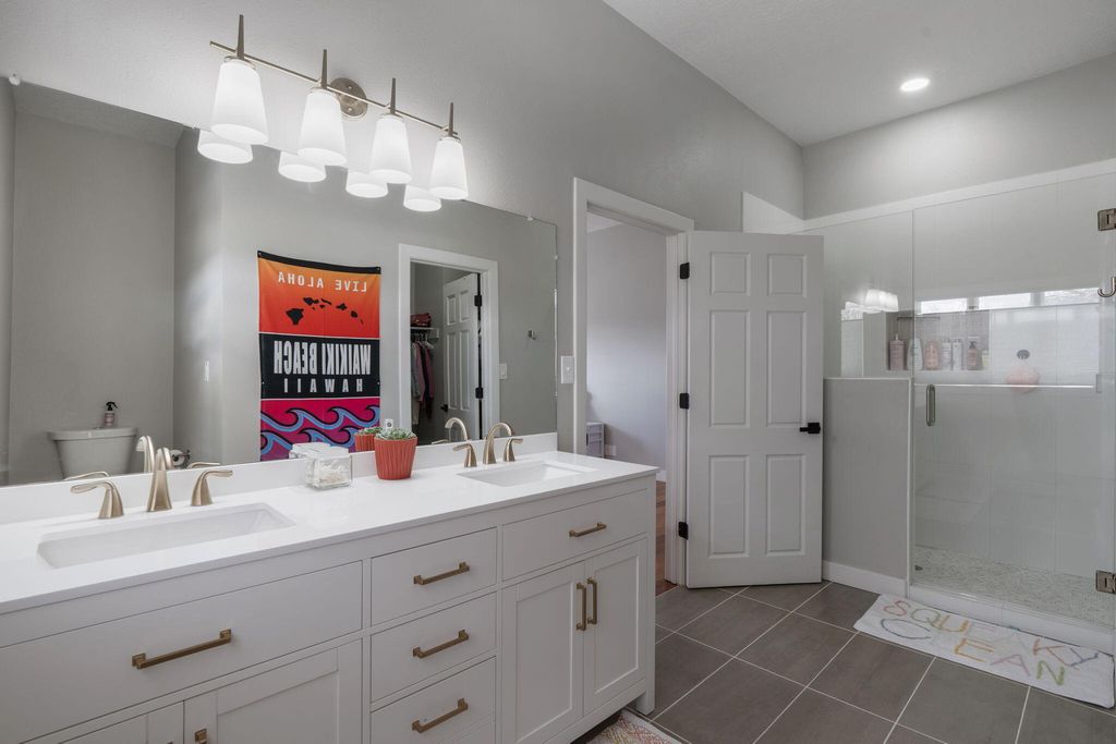 Image 48 of property listing at 9915 Tanoan Drive NE, Albuquerque, NM 87111