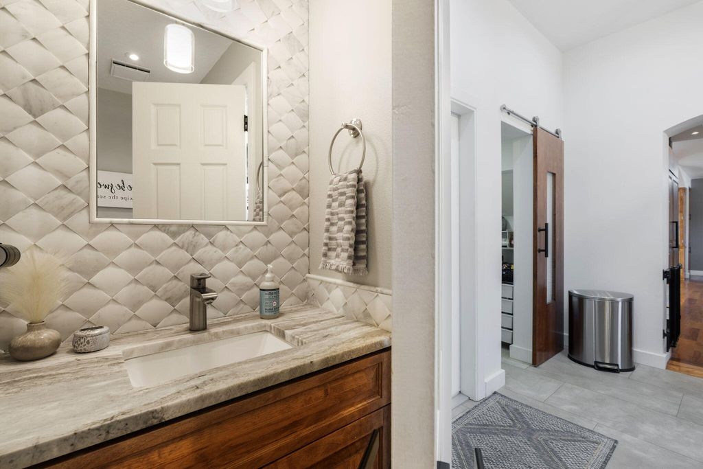 Image 57 of property listing at 9915 Tanoan Drive NE, Albuquerque, NM 87111