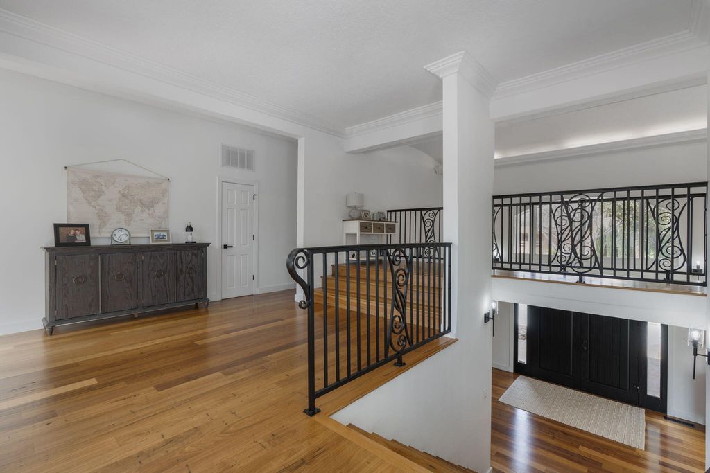 Image 68 of property listing at 9915 Tanoan Drive NE, Albuquerque, NM 87111