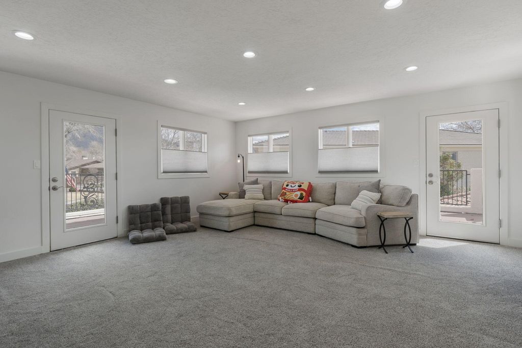 Image 69 of property listing at 9915 Tanoan Drive NE, Albuquerque, NM 87111