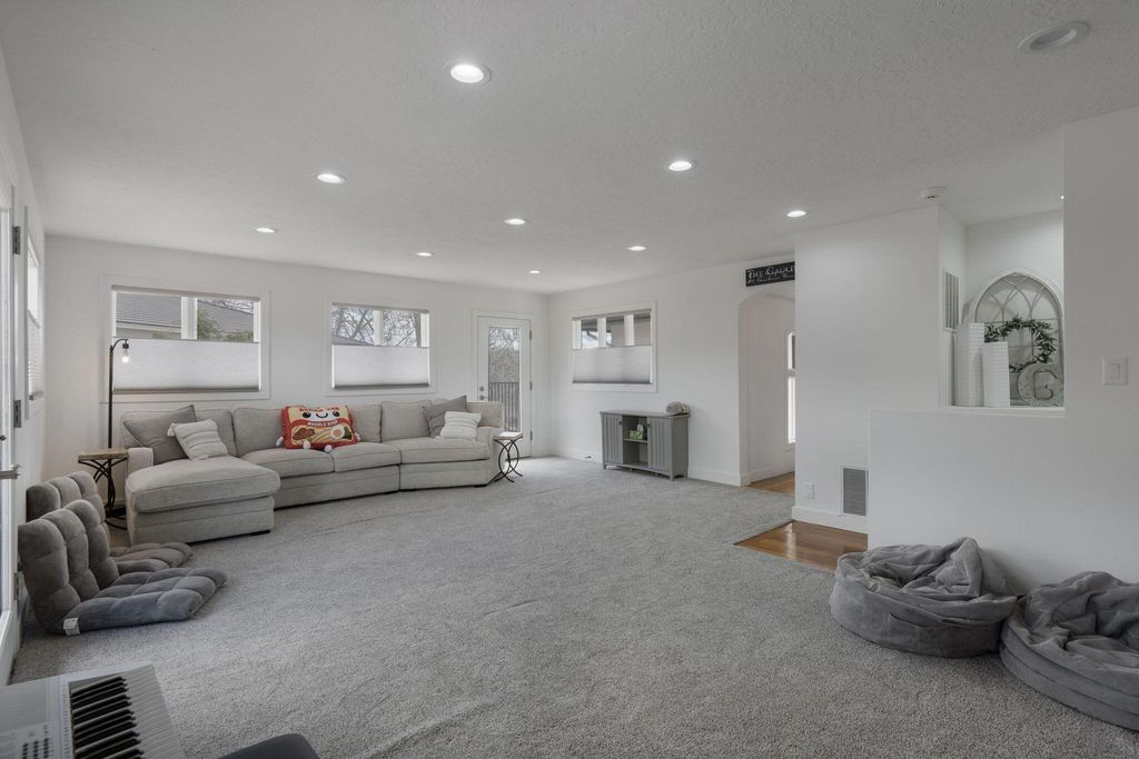 Image 70 of property listing at 9915 Tanoan Drive NE, Albuquerque, NM 87111