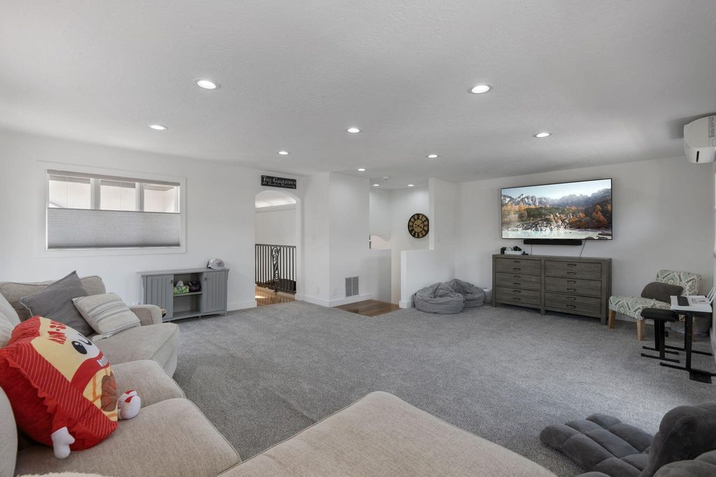 Image 71 of property listing at 9915 Tanoan Drive NE, Albuquerque, NM 87111