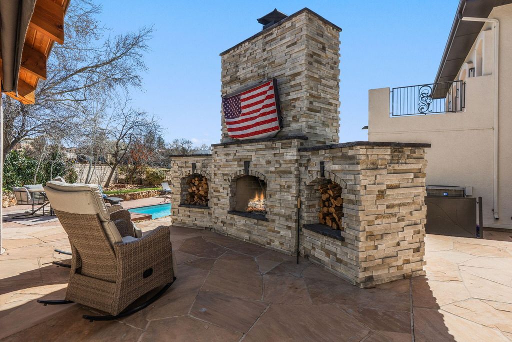 Image 82 of property listing at 9915 Tanoan Drive NE, Albuquerque, NM 87111