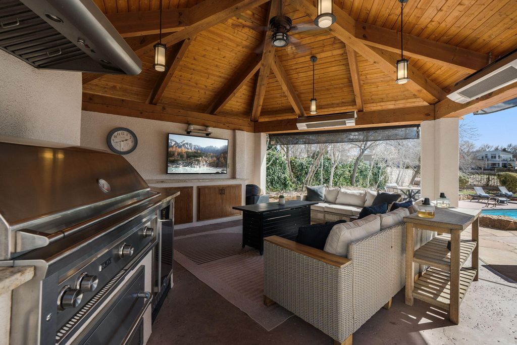 Image 83 of property listing at 9915 Tanoan Drive NE, Albuquerque, NM 87111