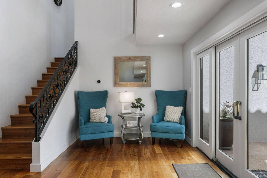 Image 9 of property listing at 9915 Tanoan Drive NE, Albuquerque, NM 87111