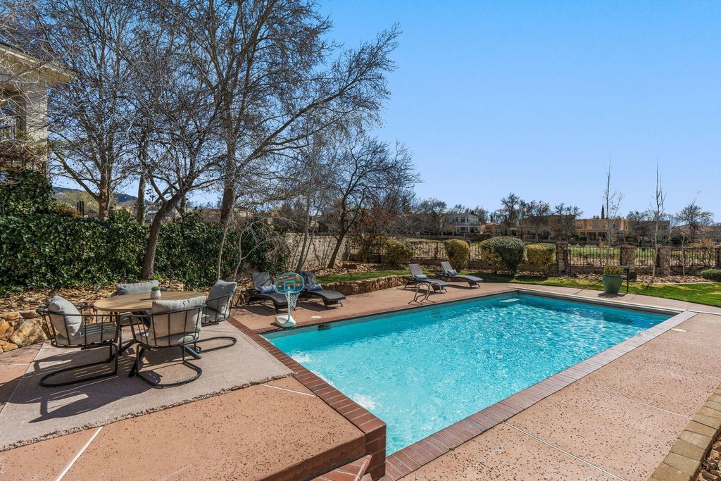 Image 93 of property listing at 9915 Tanoan Drive NE, Albuquerque, NM 87111