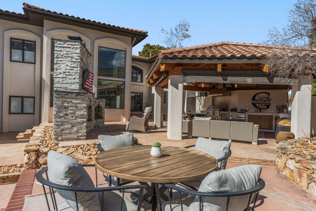 Image 97 of property listing at 9915 Tanoan Drive NE, Albuquerque, NM 87111