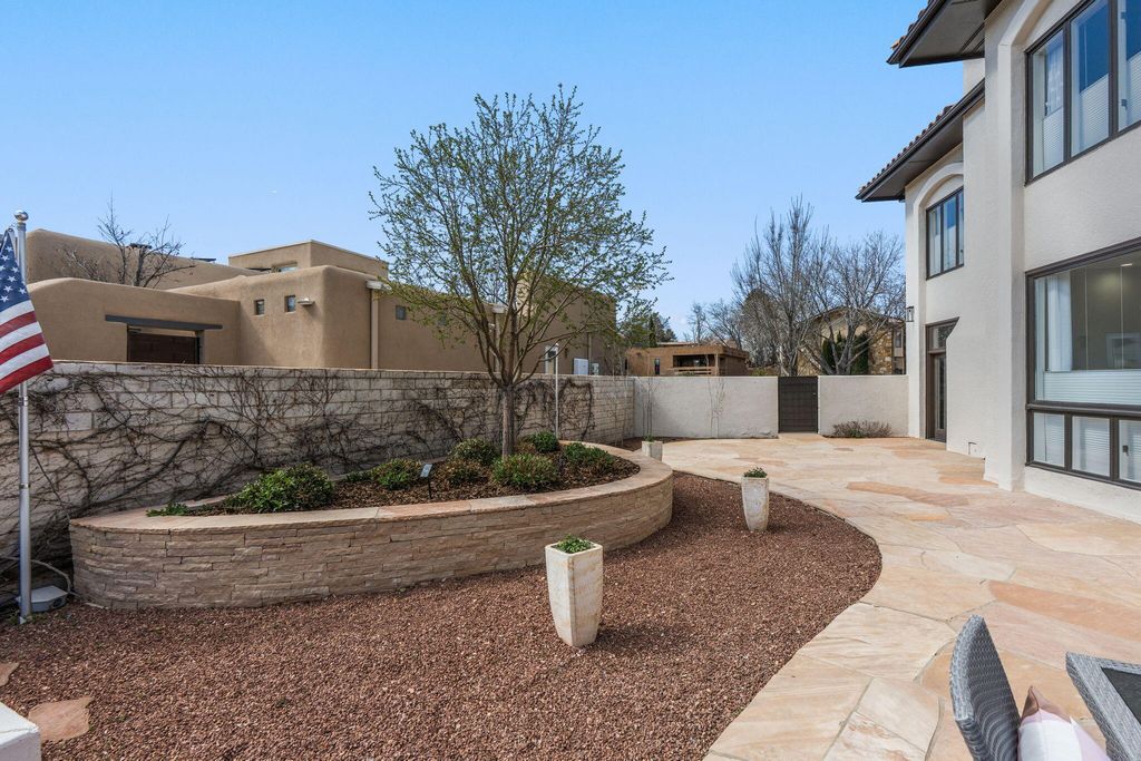 Image 99 of property listing at 9915 Tanoan Drive NE, Albuquerque, NM 87111