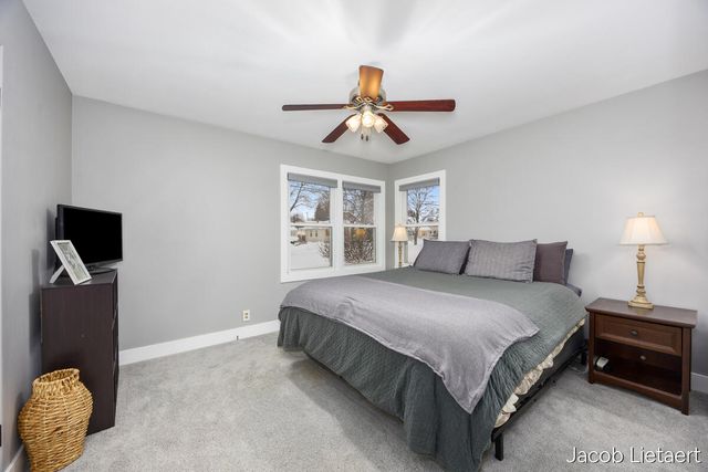 1331 Ellsmere Street NE, Grand Rapids, MI 49505