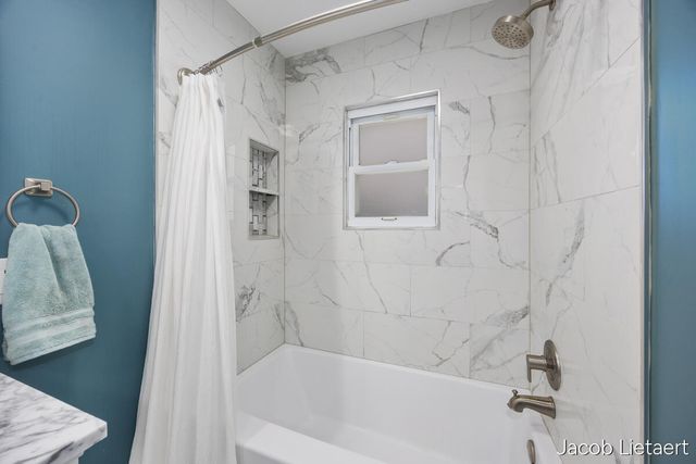 1331 Ellsmere Street NE, Grand Rapids, MI 49505