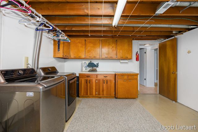 1331 Ellsmere Street NE, Grand Rapids, MI 49505