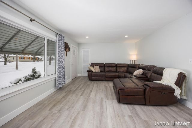 1331 Ellsmere Street NE, Grand Rapids, MI 49505