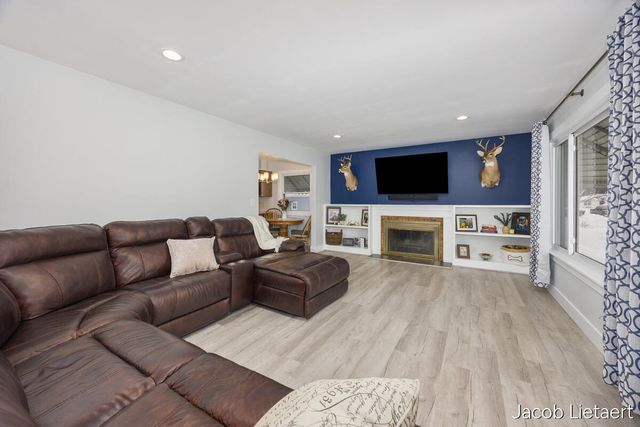 1331 Ellsmere Street NE, Grand Rapids, MI 49505