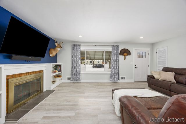 1331 Ellsmere Street NE, Grand Rapids, MI 49505