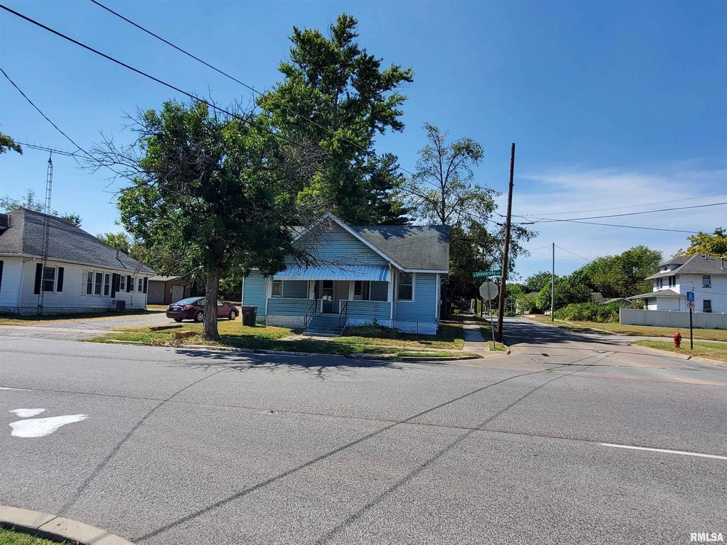 410 N UNIVERSITY Street, Carbondale, IL 62901