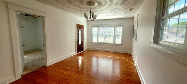 1415 Gust LN, Chesapeake, VA 23323