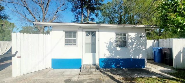 1415 Gust LN, Chesapeake, VA 23323