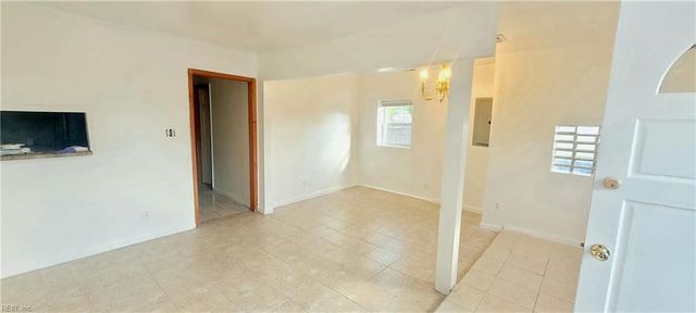 1415 Gust LN, Chesapeake, VA 23323