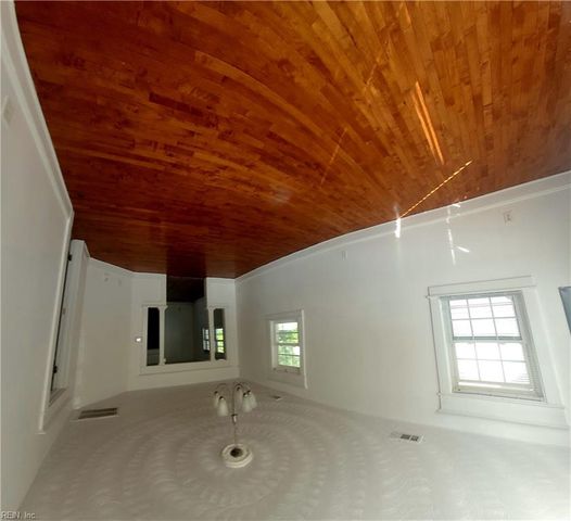 1415 Gust LN, Chesapeake, VA 23323