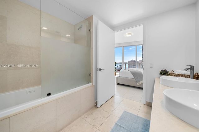 485 Brickell Ave 1709, Miami, FL 33131