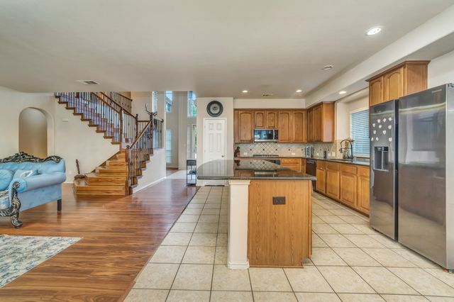 2312 Tawny Owl Road, Grand Prairie, TX 75052