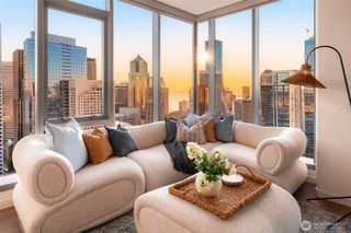 800 Columbia Street #3201, Seattle, WA 98104