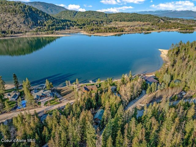 1147 Wooded Acres DR, Sagle, ID 83860