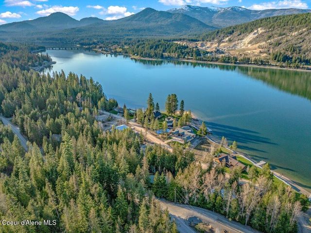 1147 Wooded Acres DR, Sagle, ID 83860