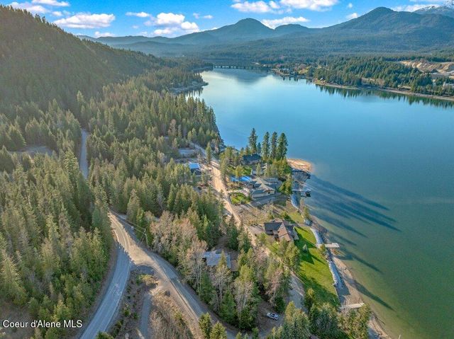 1147 Wooded Acres DR, Sagle, ID 83860