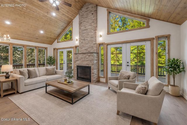 1147 Wooded Acres DR, Sagle, ID 83860