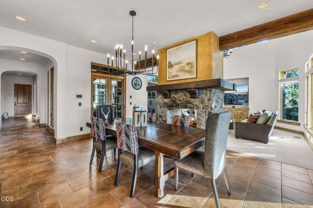 22887 Ghost Tree Lane, Bend, OR 97701